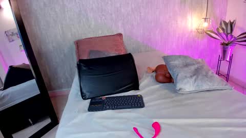 isabella zc online show from February 2025 04:20:02 PM