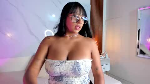 isabella zc online show from October 2025 07:55:01 PM