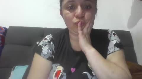 isabellaa_hills_ online show from April 2026 03:27:02 PM