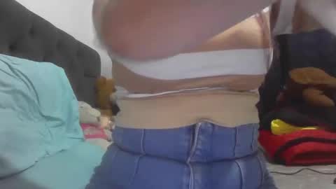 isabellaa_hills_ online show from April 2026 09:19:01 PM