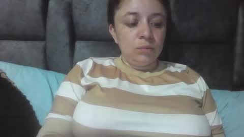 isabellaa_hills_ online show from May 2026 05:53:01 PM