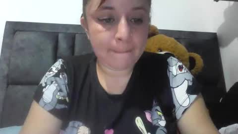 isabellaa_hills_ online show from June 2026 05:59:01 PM