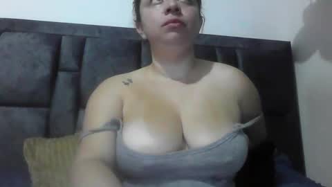 isabellaa_hills_ online show from June 2026 04:39:02 PM