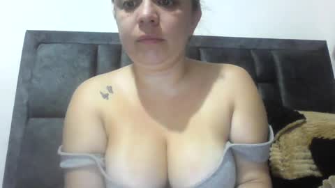 isabellaa_hills_ online show from June 2026 04:33:01 PM