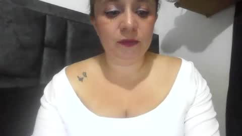 isabellaa_hills_ online show from June 2026 11:27:02 PM