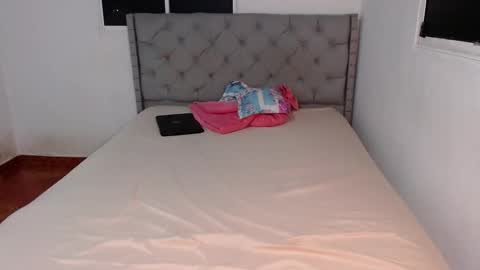 Snapshot of isabellaa_love_ chatting on October 2025 12:42:01 AM IM ISABELLA online show from October 2025 12:42:01 AM