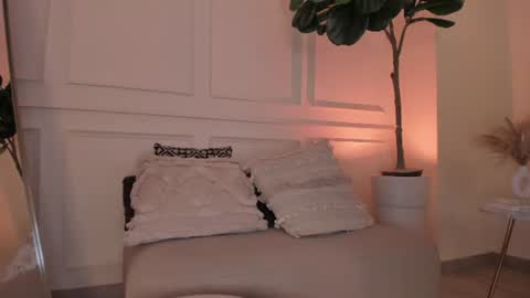Isabella online show from June 2026 12:53:02 AM