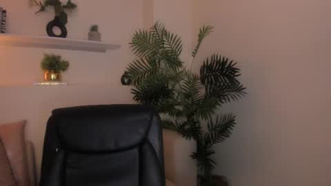 Isabella online show from June 2026 11:22:02 PM