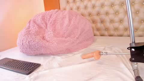 isabellaalux_ online show from May 2026 08:16:02 PM
