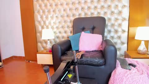 isabellaalux_ online show from July 2026 08:57:02 PM