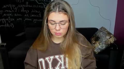 Snapshot of isabellabler chatting on November 2025 07:00:02 AM isabellabler online show from November 2025 07:00:02 AM