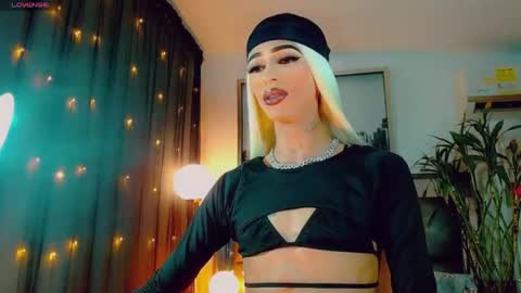 Snapshot of isabellagirs chatting on May 2026 04:52:01 AM isabellagirs online show from May 2026 04:52:01 AM