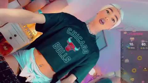 isabellagirs online show from June 2026 05:39:01 AM