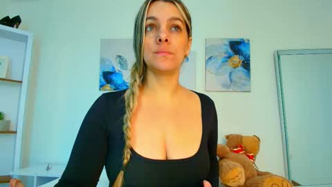 Isabella  online show from March 2026 01:59:02 PM