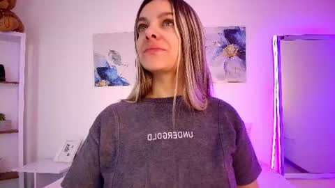Isabella  online show from June 2026 01:35:02 PM