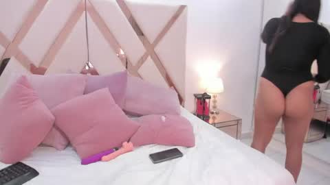 Isabella  online show from June 2026 04:34:02 AM