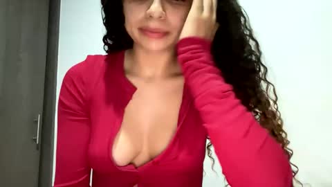 Snapshot of isabellakoffs chatting on January 2025 01:48:02 AM Isabella.. back again online show from January 2025 01:48:02 AM