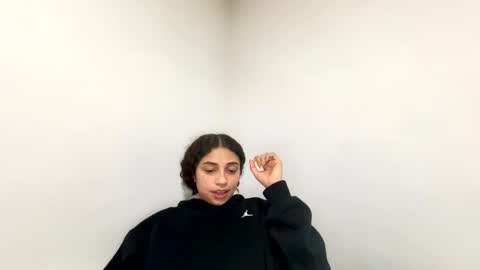 Isabella.. back again  online show from February 2026 02:20:02 AM