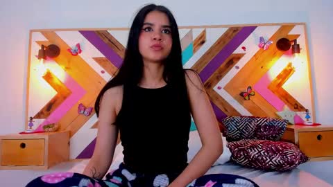 Isabella  online show from February 2025 05:53:02 PM