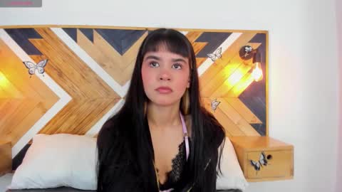 Isabella  online show from November 2025 12:15:01 PM