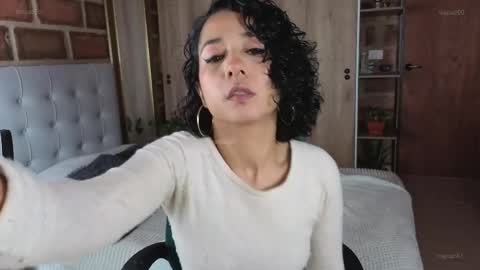 Isabela Paz online show from April 2026 12:28:02 PM