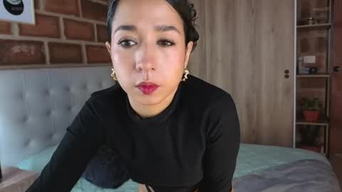 Isabela Paz online show from April 2026 12:22:02 PM
