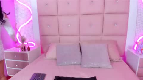 Isabel  online show from May 2026 12:01:01 PM