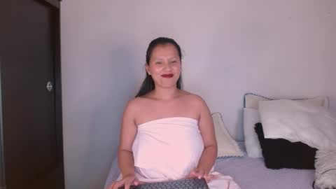 Snapshot of isis_cb17 chatting on January 2025 10:37:01 PM Isis online show from January 2025 10:37:01 PM