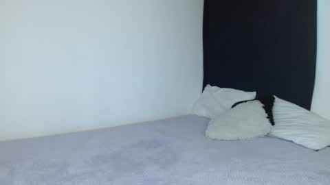 Snapshot of isis_cb17 chatting on February 2025 08:42:01 PM Isis online show from February 2025 08:42:01 PM