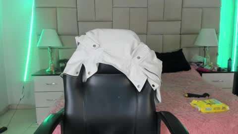 Pauli online show from December 2024 07:21:02 PM