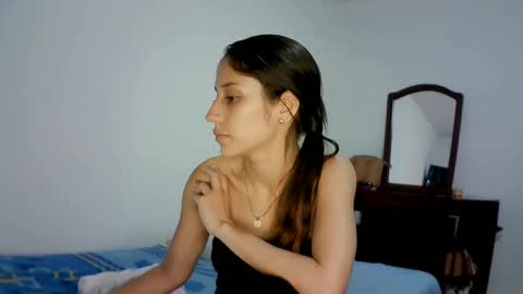 Snapshot of isis_pink chatting on January 2025 12:03:01 AM Alaya online show from January 2025 12:03:01 AM