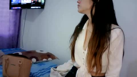 Snapshot of isis_pink chatting on January 2025 08:31:02 PM Alaya online show from January 2025 08:31:02 PM