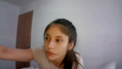 Snapshot of isis_pink chatting on January 2025 08:54:01 PM Alaya online show from January 2025 08:54:01 PM