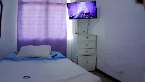 Snapshot of isis_pink chatting on January 2025 03:35:01 PM Alaya online show from January 2025 03:35:01 PM