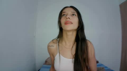 Snapshot of isis_pink chatting on February 2025 08:13:02 PM Alaya online show from February 2025 08:13:02 PM