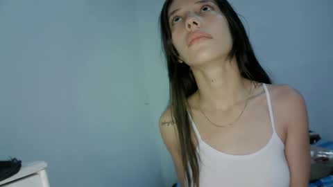 Snapshot of isis_pink chatting on February 2025 11:15:02 PM Alaya online show from February 2025 11:15:02 PM