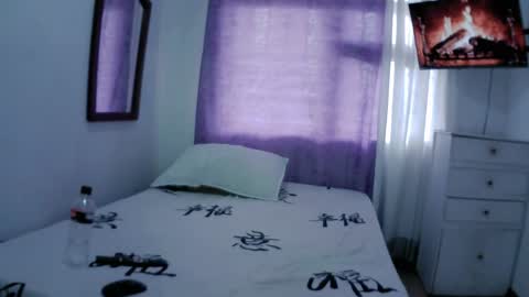 Snapshot of isis_pink chatting on February 2025 09:28:01 PM Alaya online show from February 2025 09:28:01 PM