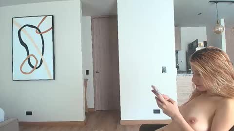 Snapshot of isis_pink chatting on October 2025 03:19:01 PM Alaya online show from October 2025 03:19:01 PM