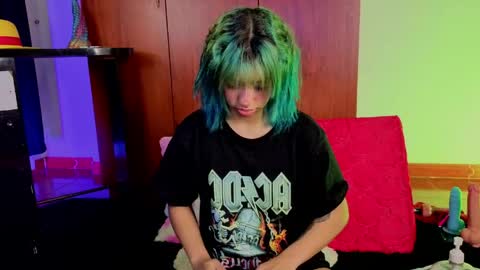 Isisjones18 online show from April 2026 01:47:01 AM