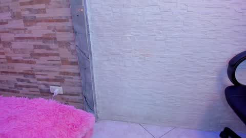 Snapshot of isla_jhons chatting on January 2025 04:38:01 PM Isla online show from January 2025 04:38:01 PM