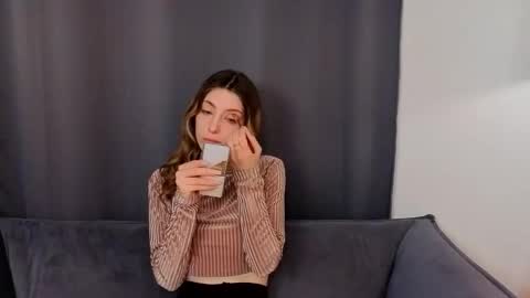 Snapshot of isobelsteinger chatting on February 2026 06:20:02 AM Emilia online show from February 2026 06:20:02 AM