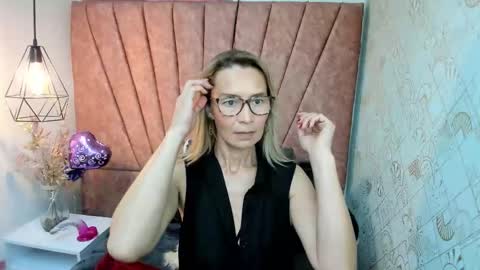 ISSA MILF online show from November 2025 01:12:02 PM