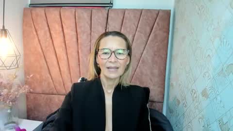 ISSA MILF online show from November 2025 01:06:01 PM