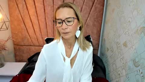 ISSA MILF online show from November 2025 01:12:02 PM