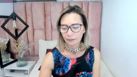 ISSA MILF online show from May 2026 03:50:01 PM
