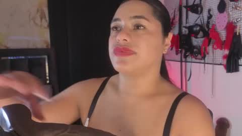Issafoxx online show from July 2026 12:48:02 PM