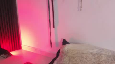 Issafoxx online show from July 2026 04:39:33 PM