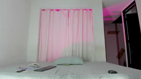 Isabella  online show from June 2026 07:42:01 AM