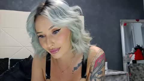 IssaSmyth online show from June 2026 07:39:01 AM