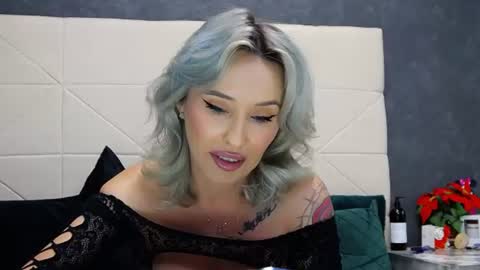 IssaSmyth online show from June 2026 07:33:02 AM
